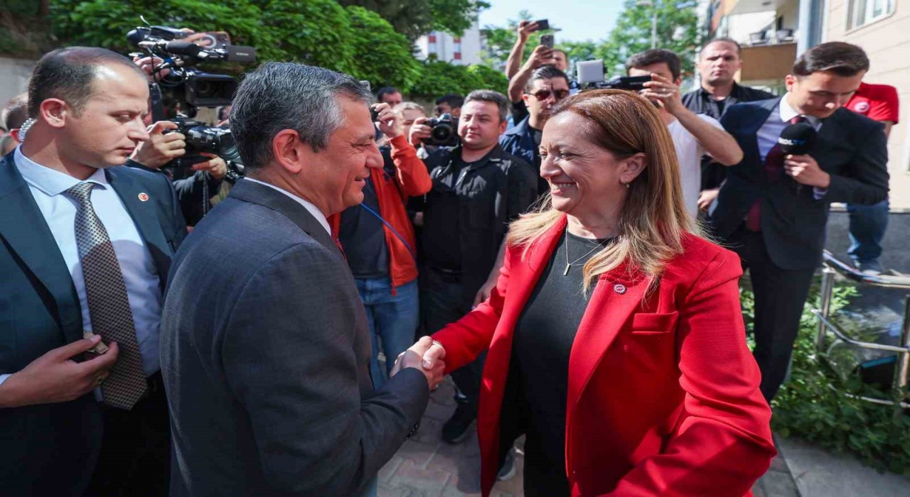 CHP Genel Başkanı Özel: Asgari ücret mücadelesi herkesin ekmek mücadelesidir