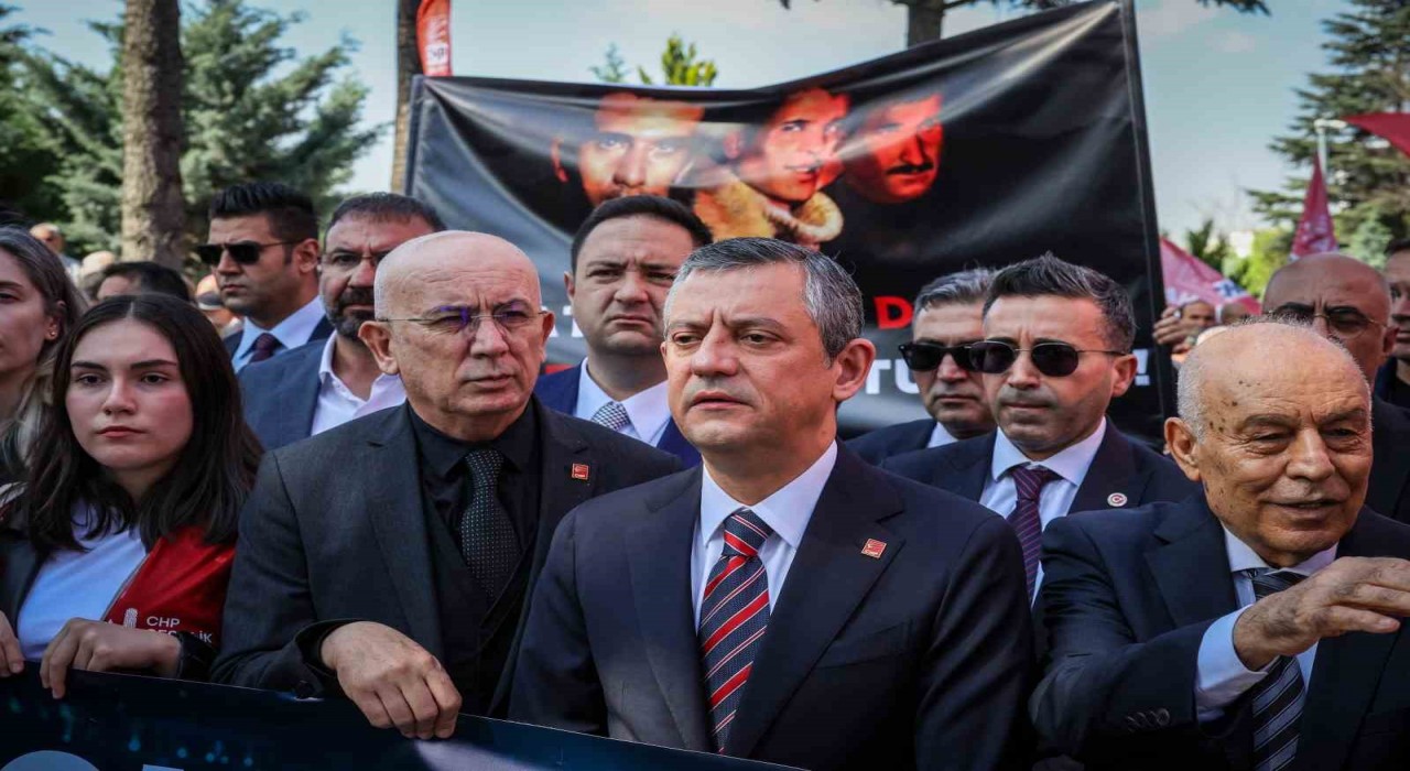 CHP Genel Başkanı Özel: Deniz Gezmişin durduğu yerde durmaya devam ediyoruz