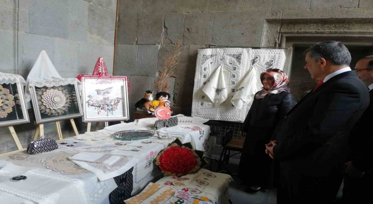 Çifte Minareli Medresede Öğrenme Şenliği sergisi açıldı