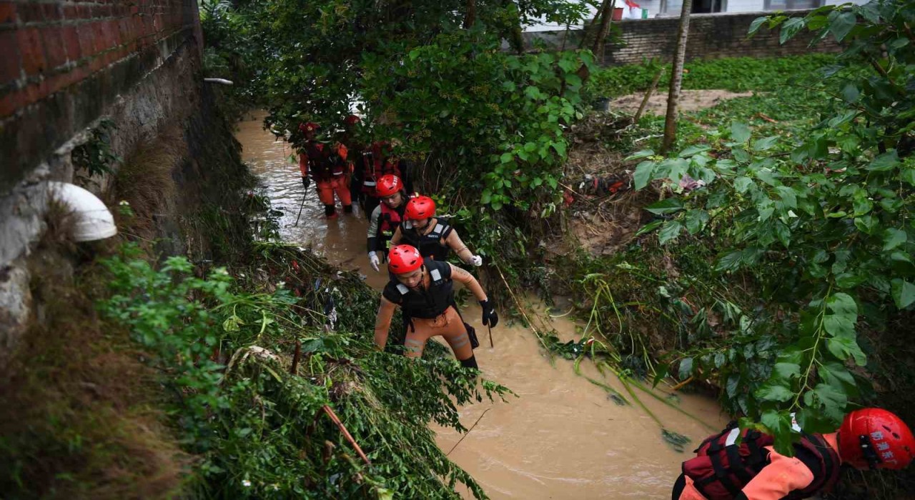 Çinde toprak kayması: 2 ölü, 19 kayıp
