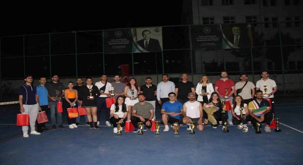 Cizrede ilk geleneksel kort tenis heyecanı yaşandı