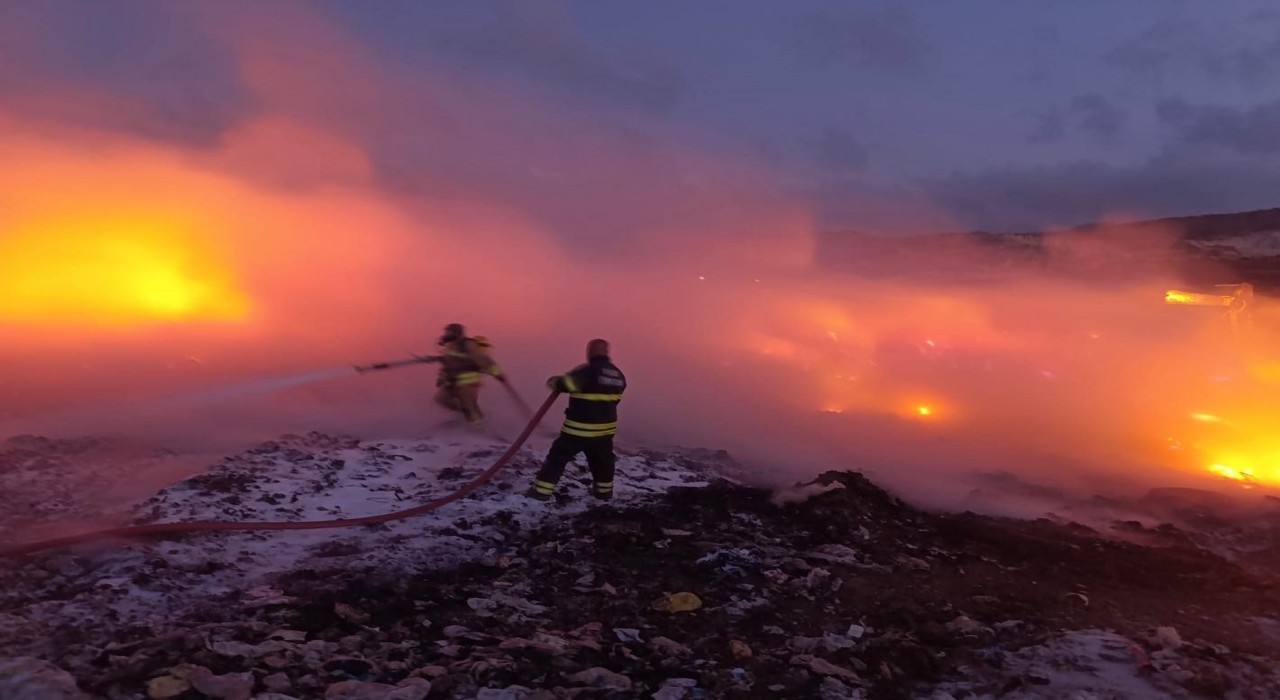 Çöp toplama merkezi alevlere teslim oldu