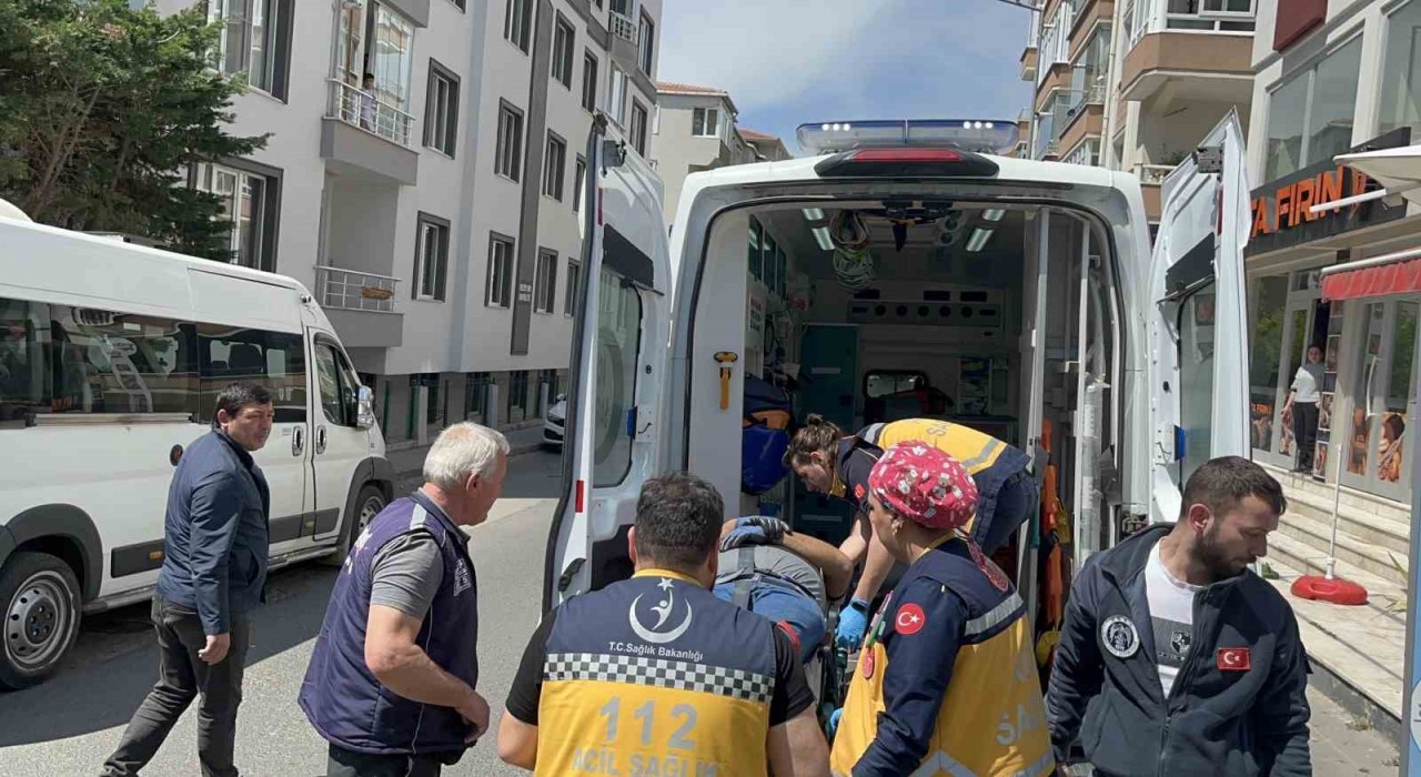 Çorluda 1,5 metre yükseklikten düşen işçi yaralandı