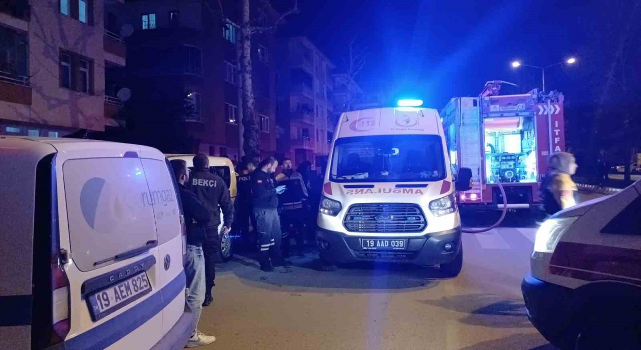 Çorumda apartman dairesinde yangın paniği