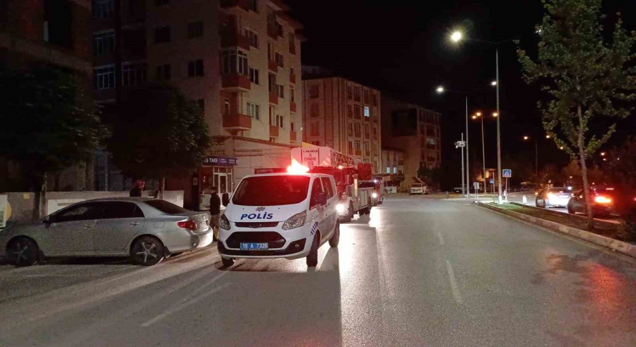Çorumda genç kızın intihar girişimini polis engelledi