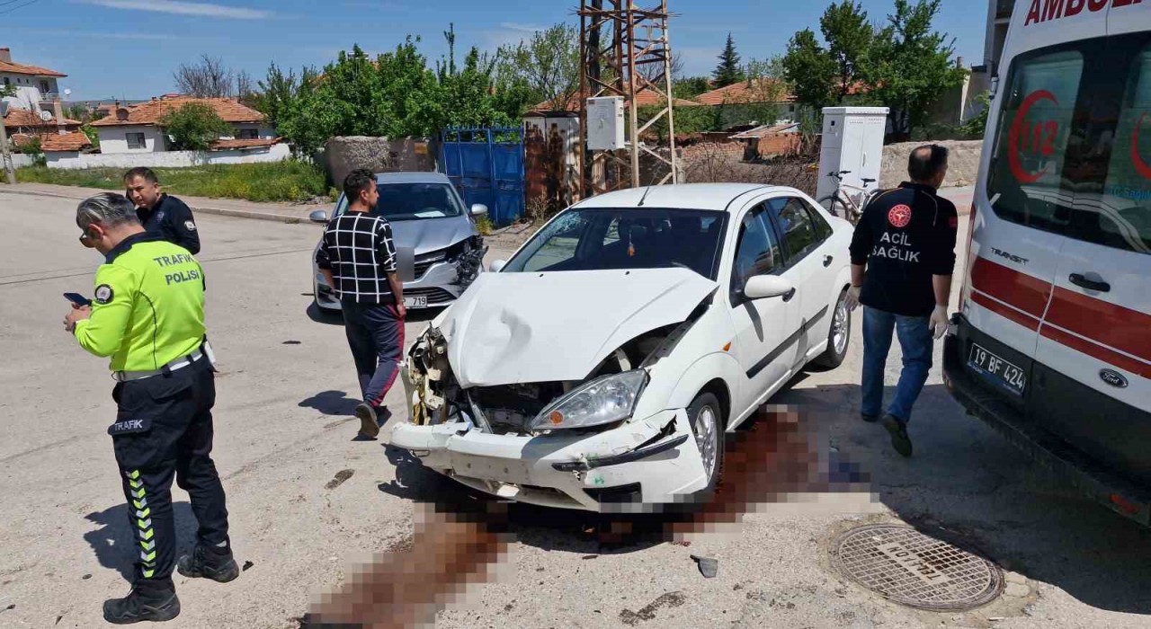 Çorumda iki otomobil çarpıştı: 8 yaralı