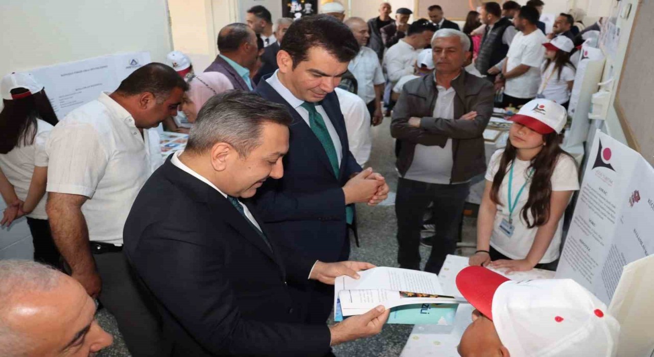 Çorumda öğrencilerden köy okulunda bilim fuarı