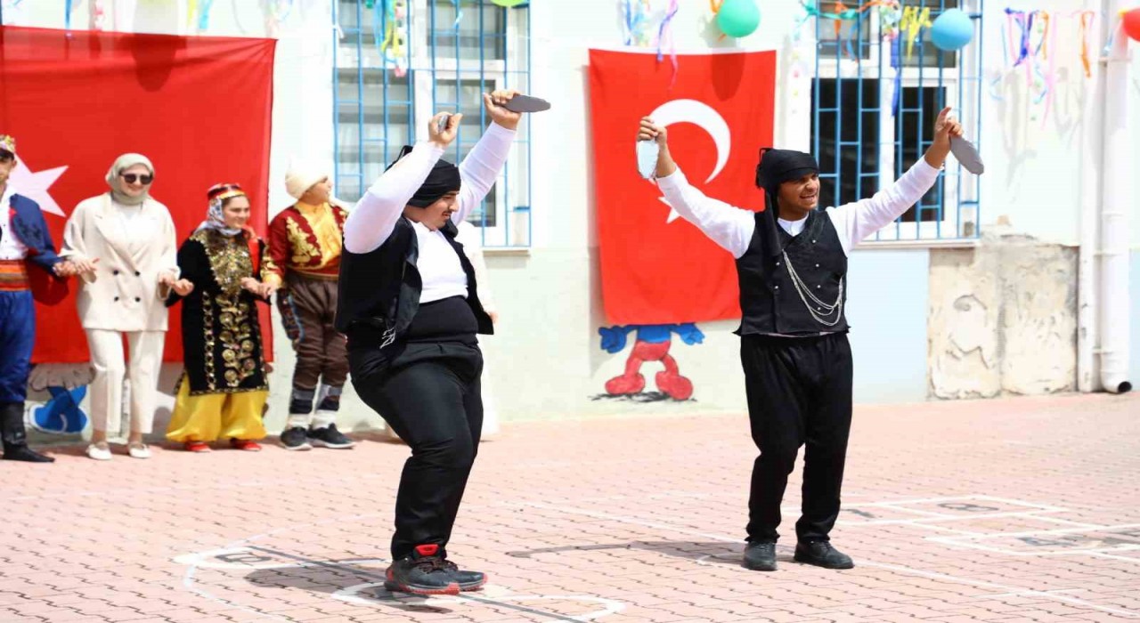 Çorumda özel öğrencilerden duygusal gösteri