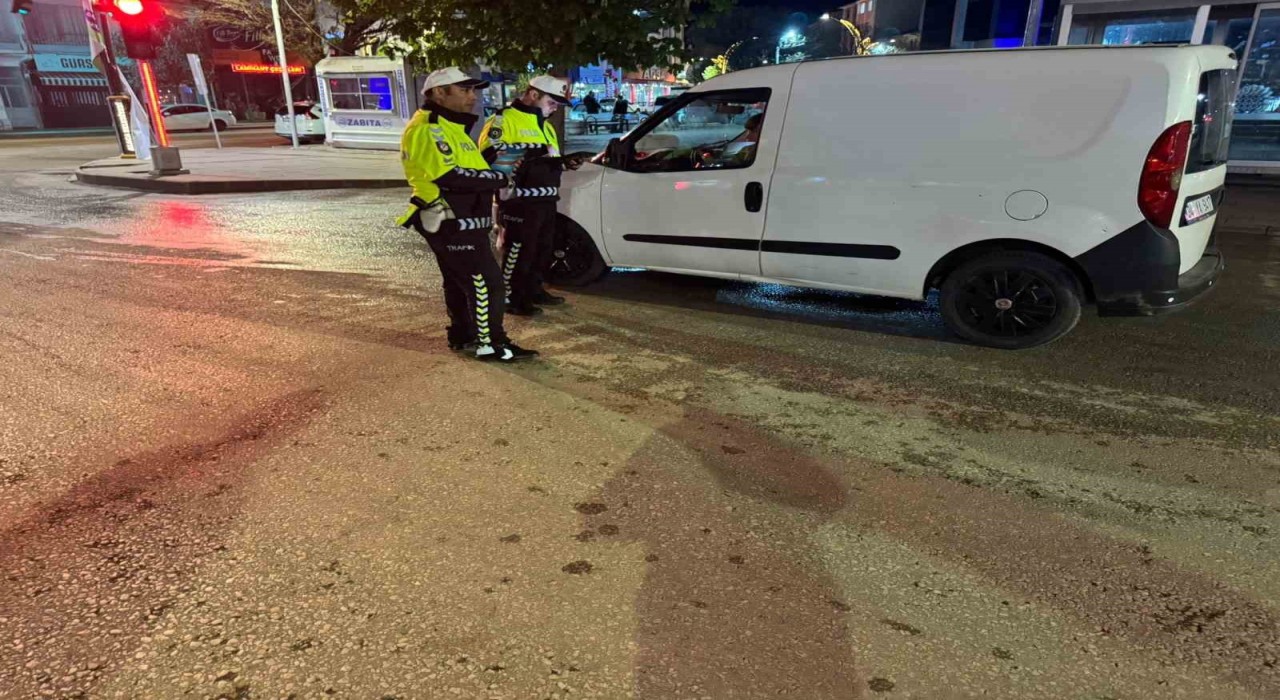 Çorumda polis ekiplerinden ehliyet kemeri uygulaması