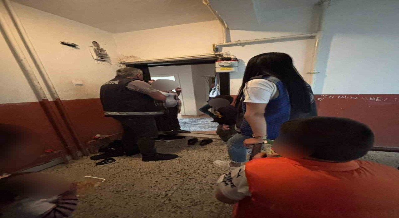 Çorumda zabıta dilendirilen çocuklar için harekete geçti