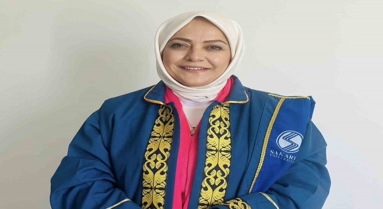 Cübbe giyen Milletvekili Ün ‘Bilim Doktoru unvanına sahip oldu