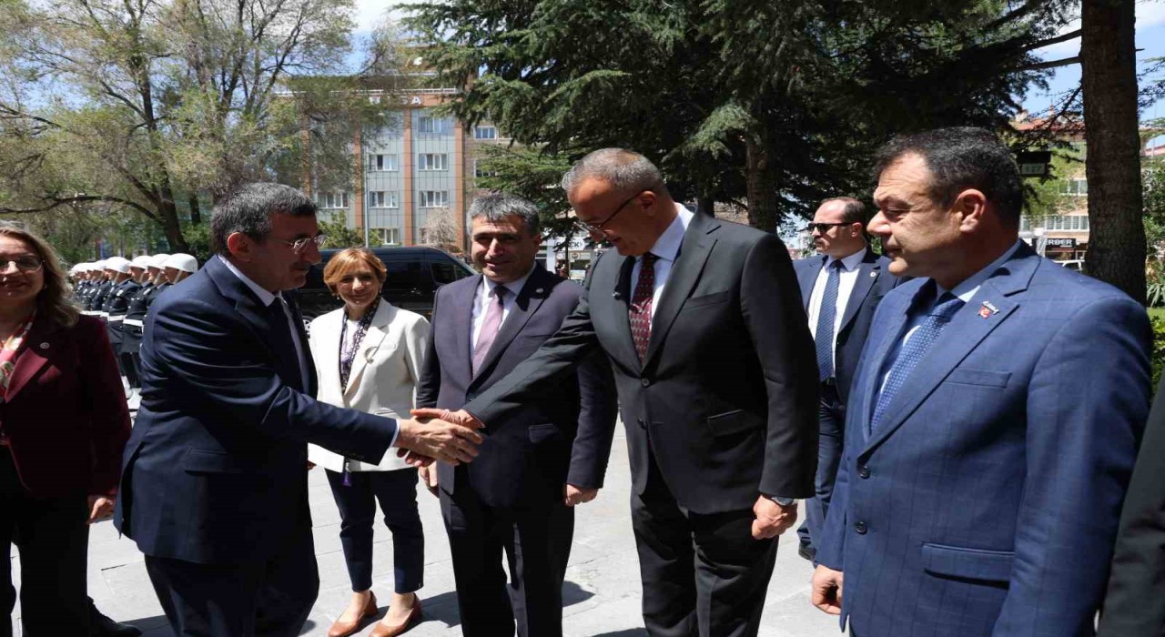 Cumhurbaşkanı Yardımcısı Yılmaz: Ana muhalefet partisinin tek yaptığı popülizm