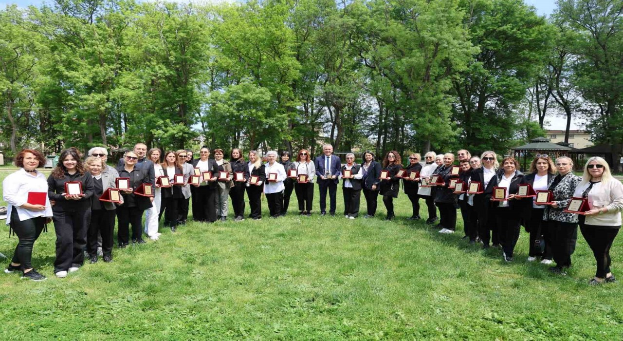 Cumhuriyet Kadınları Bandosuna plaket