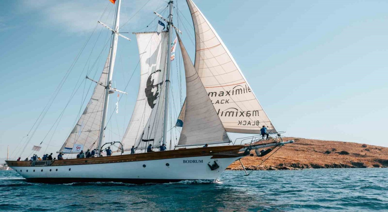 Cumhuriyetin ilk okul gemisi dünya sahnesinde