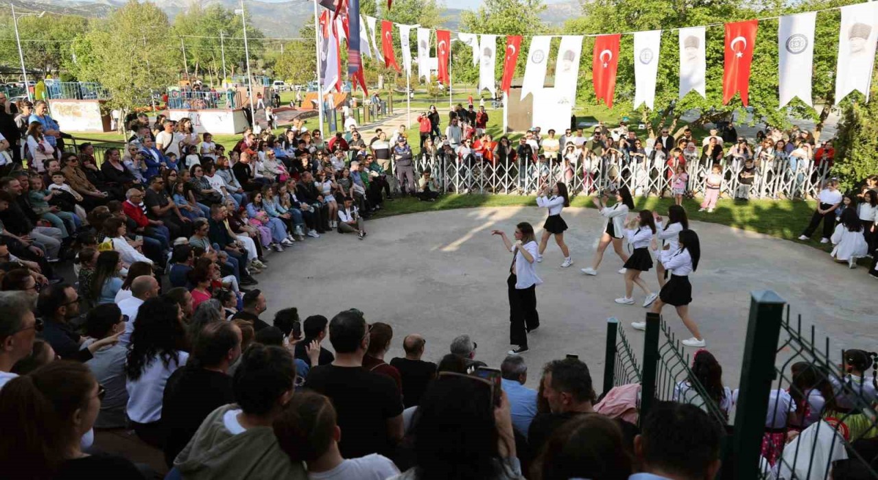 Dansın tüm renkleri Menteşede buluştu