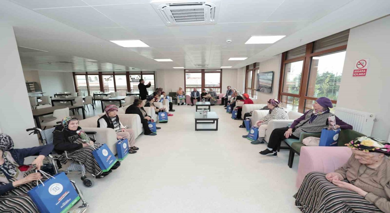 Darülacezede Anneler Günü sürprizi: Duygu dolu anlar yaşandı