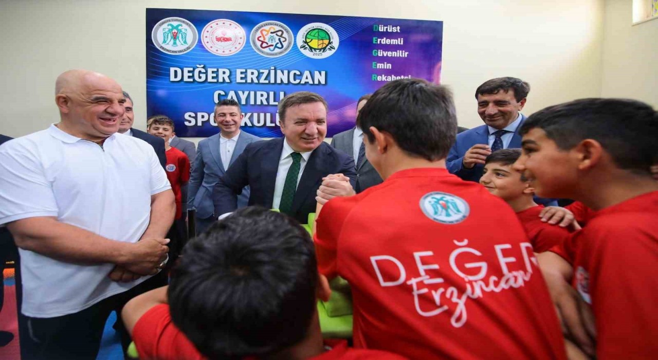 Değer Erzincan Çayırlı Spor Kulübünün açılışını gerçekleştirildi