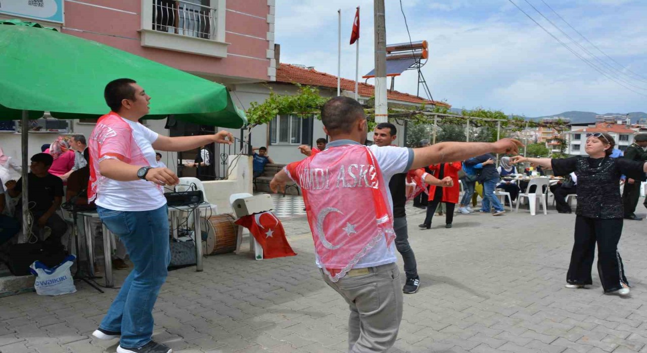 Demircide 5 genç için temsili askerlik eğlencesi düzenlendi