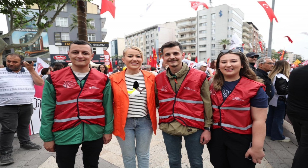 Denizlide 1 Mayıs İşçi Bayramı yağış altında kutlandı