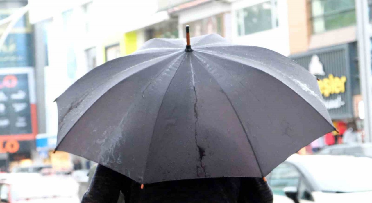 Denizlide sıcaklar yerini yağışa bırakıyor