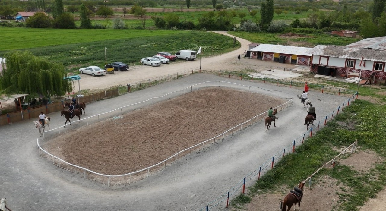 Deprem sonrası doğayla buluşma: Malatyada atlı terapiye ilgi artıyor