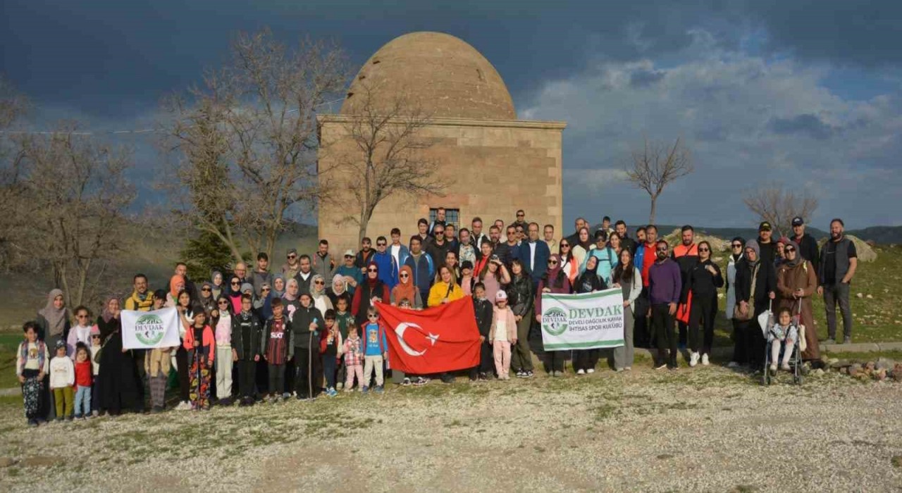 Develi Dağcılık ve Kayak Kulübünden ‘Hıdırellez yürüyüşü