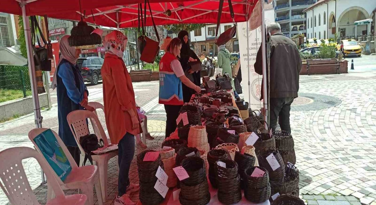 Devrekte Anneler Günü alışveriş festivali ilgi gördü