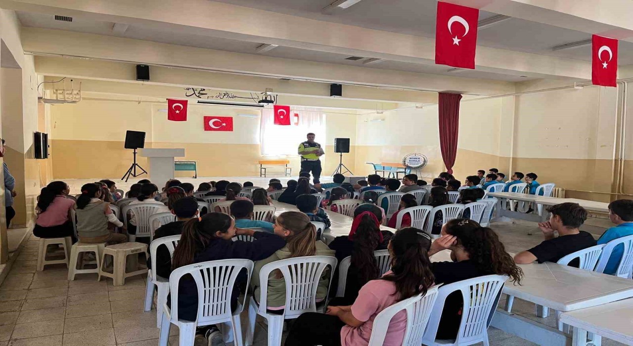 Didim ve Bozdoğanda öğrencilere trafik kuralları anlatıldı