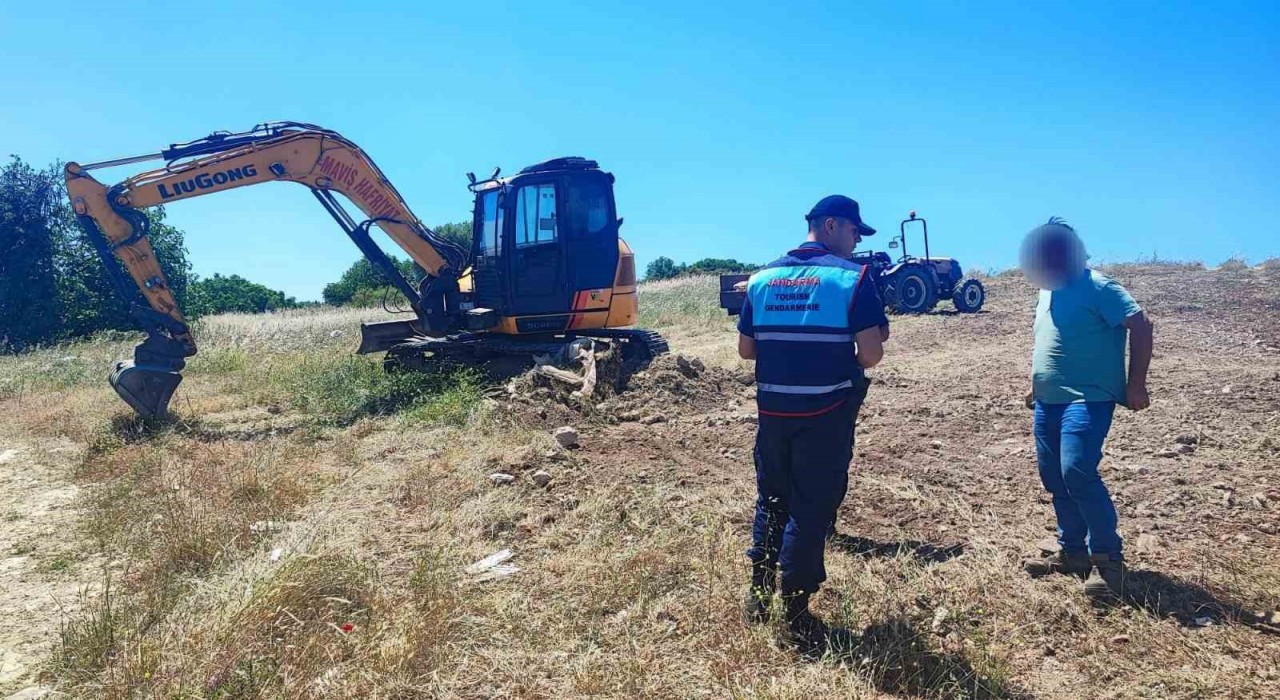 Didimde kaçak kazı yapan 3 şahıs suçüstü yakalandı