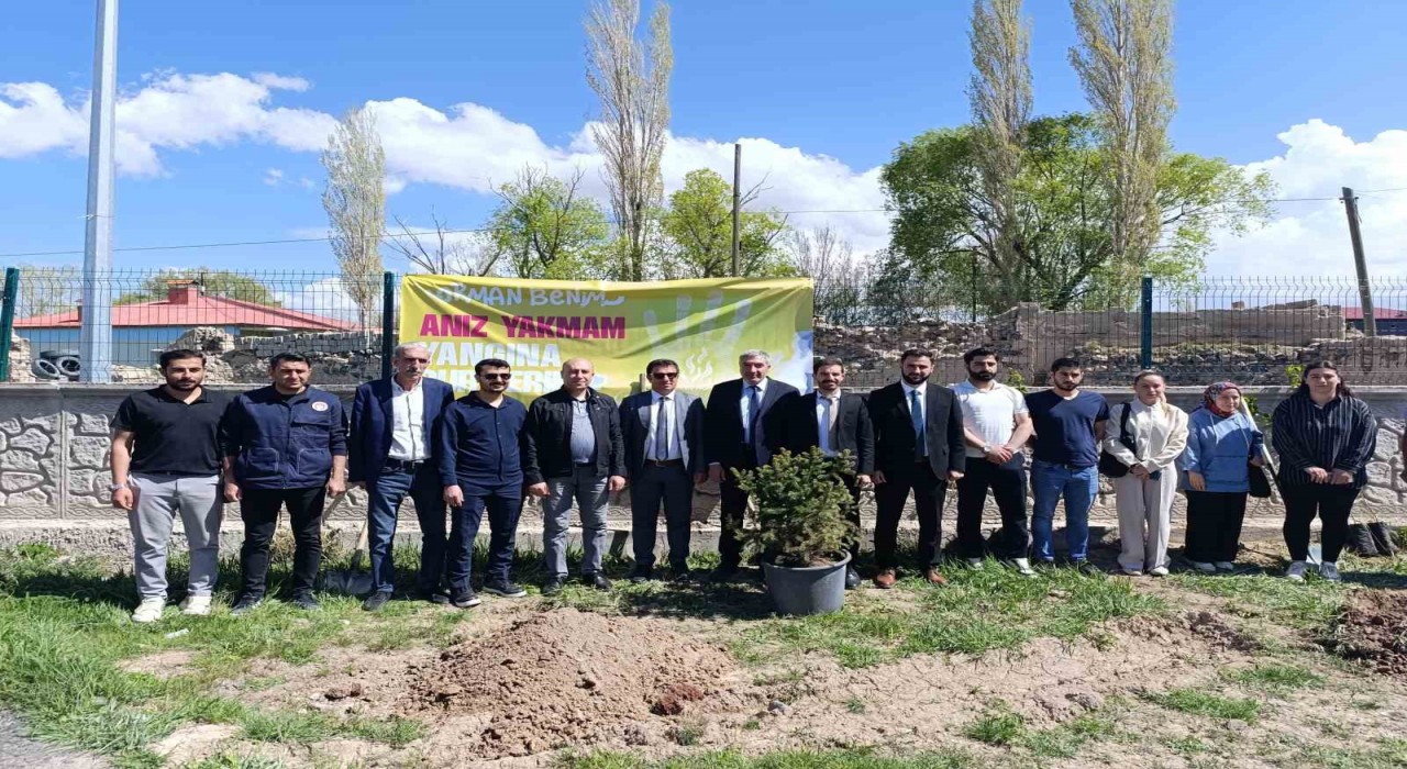 Diyadinde Orman Benim kampanyası kapsamında fidan fikimi ve temizlik etkinliği