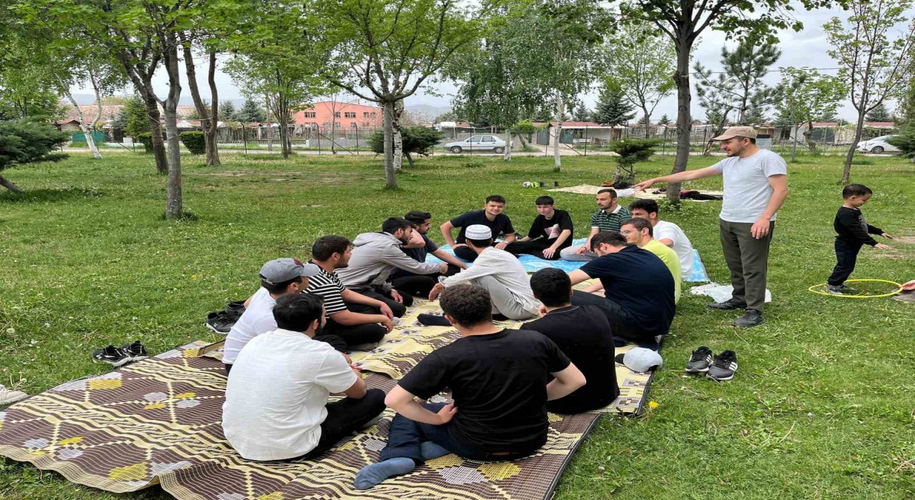 Diyanet Gençlik Merkezinden sınav öncesi moral pikniği