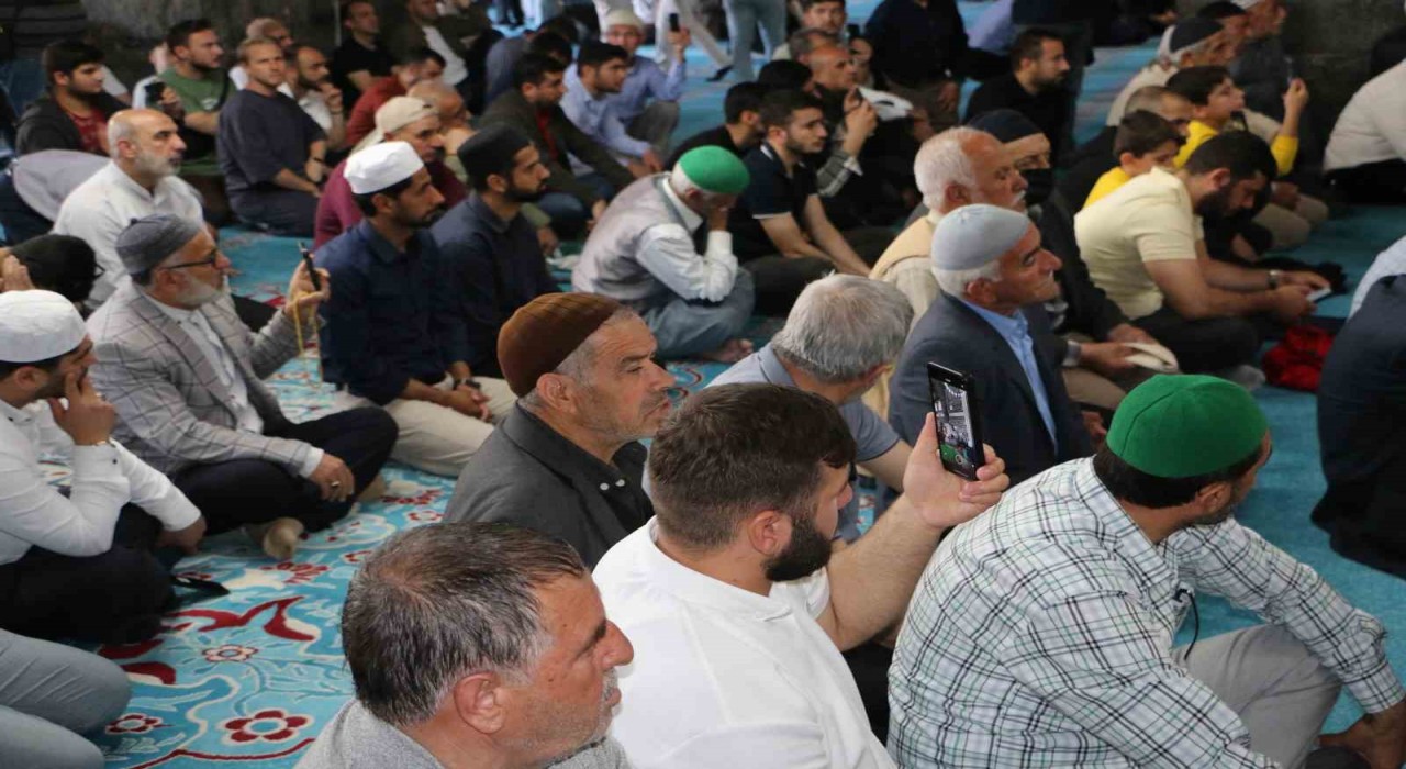 Diyarbakır Ulu Camiinde dünya birincisi hafızlar Kuran-ı Kerim okudu