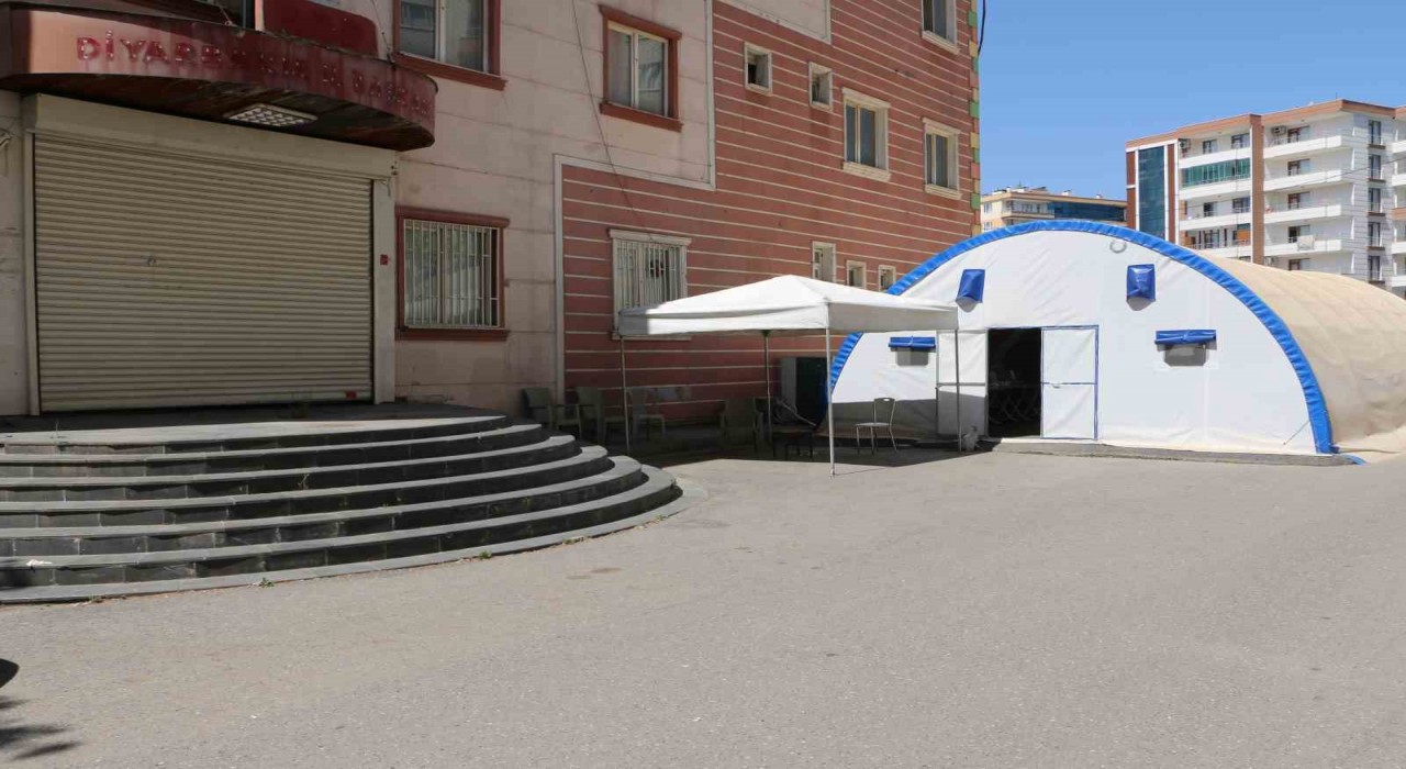 Diyarbakırda anne ve babaların evlat nöbeti devam ediyor