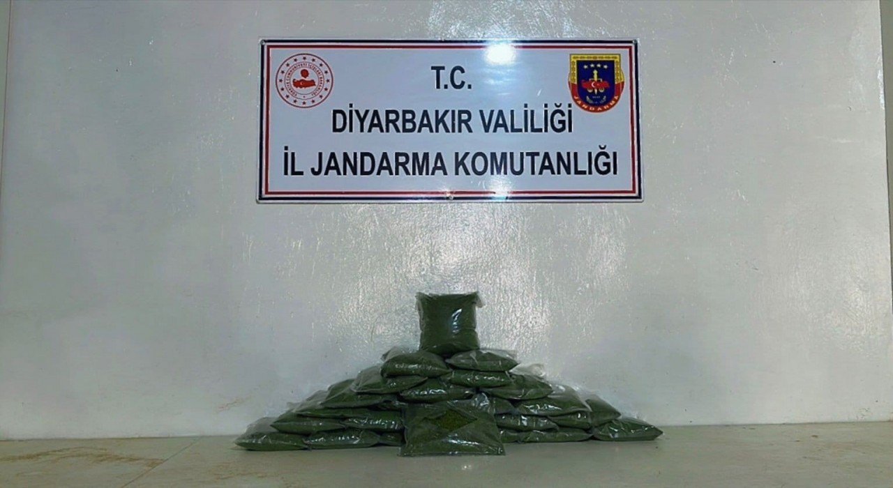 Diyarbakırda çalılıklar arasında muhafaza edilmiş 77 kilo esrar ele geçirildi