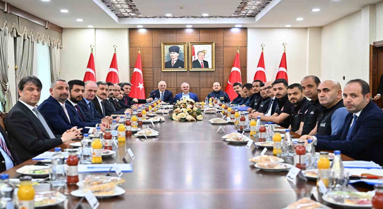 Diyarbakırda deprem sonrası iyileştirme çalışmaları tüm yönleriyle değerlendirildi