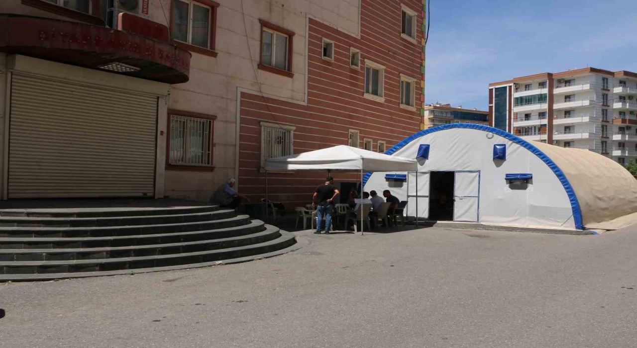 Diyarbakırda evlat nöbetinde olan anne: İnşallah barış olur, çocuklar eve döner