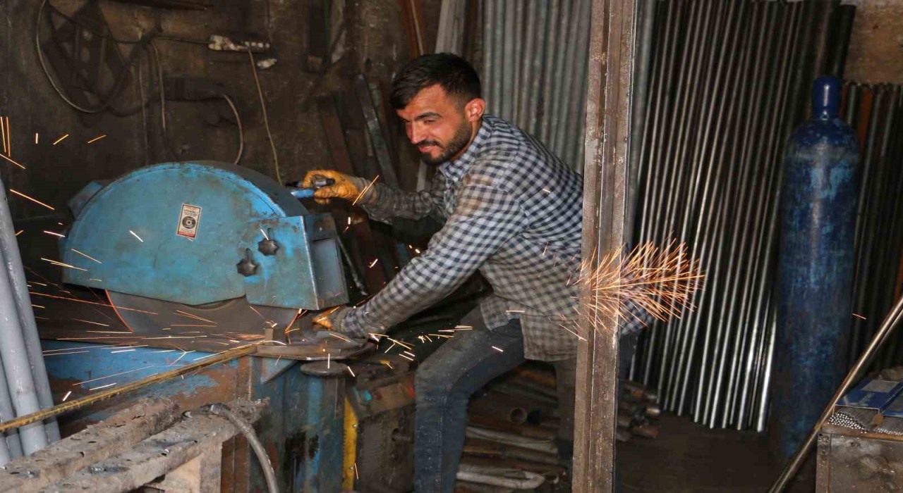 Diyarbakırda hurdacı esnafı 1 Mayısta da çalıştı