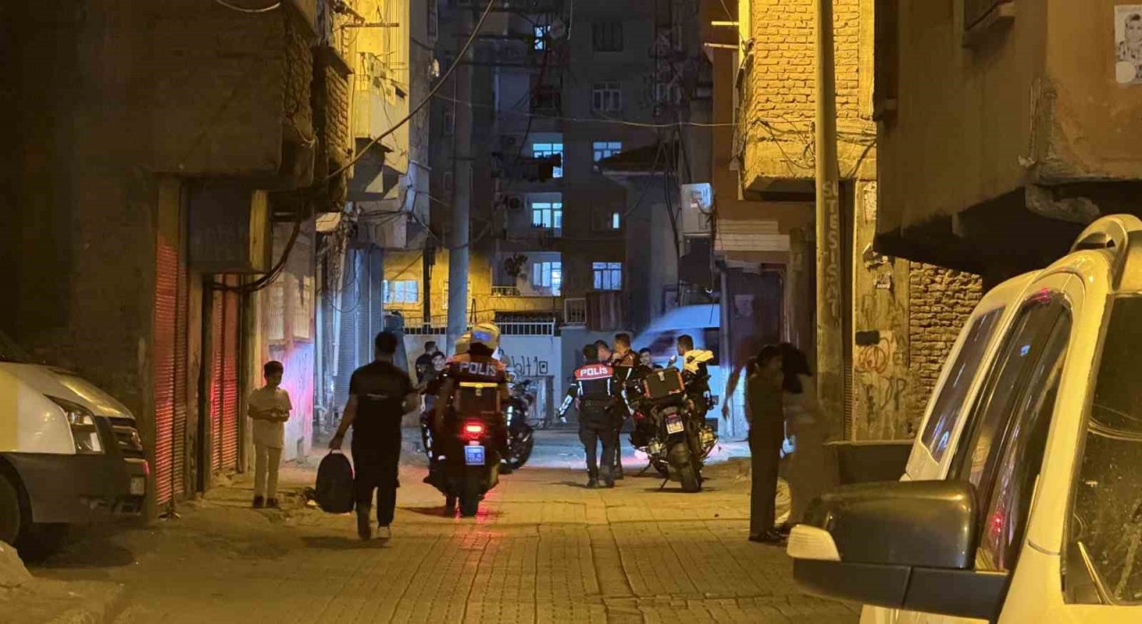 Diyarbakırda ‘Narko-Hançer operasyonunda 6 aranan şahıs yakalandı, çok sayıda uyuşturucu ele geçirildi