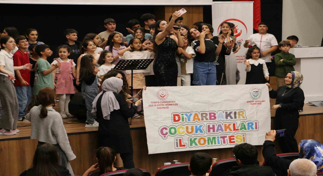Diyarbakırda şehit aileleri ve gaziler Aile Yılı konserinde bir araya geldi