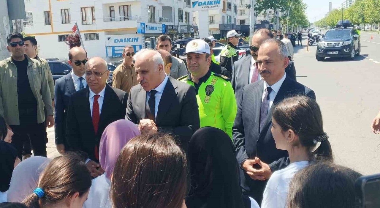 Diyarbakırda Trafik Haftasında çocuklara kurallar anlatıldı