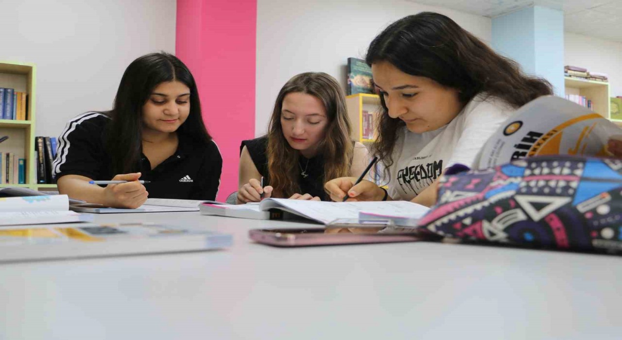 Diyarbakırda Türkiye Yüzyılında Kızlar Okuyor Projesi