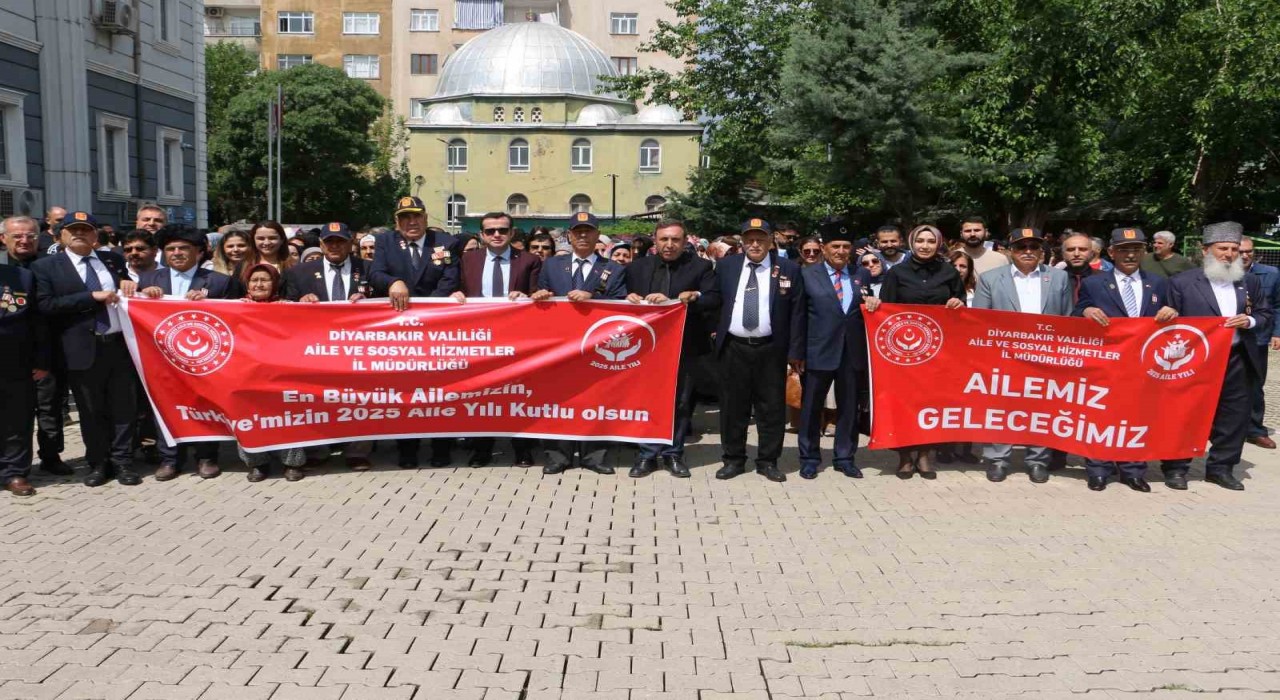 Diyarbakırda Uluslararası Aile Gününde kortej yürüyüşü gerçekleştirildi