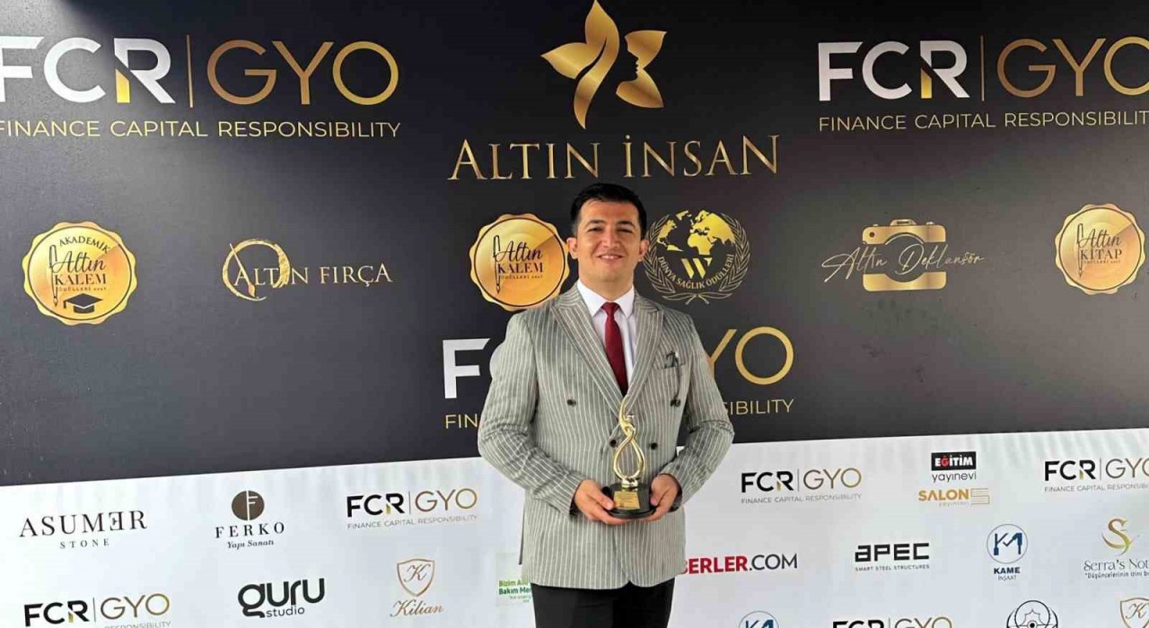 Doç. Dr. Polata Yılın Akademik Altın Kalem Ödülü verildi