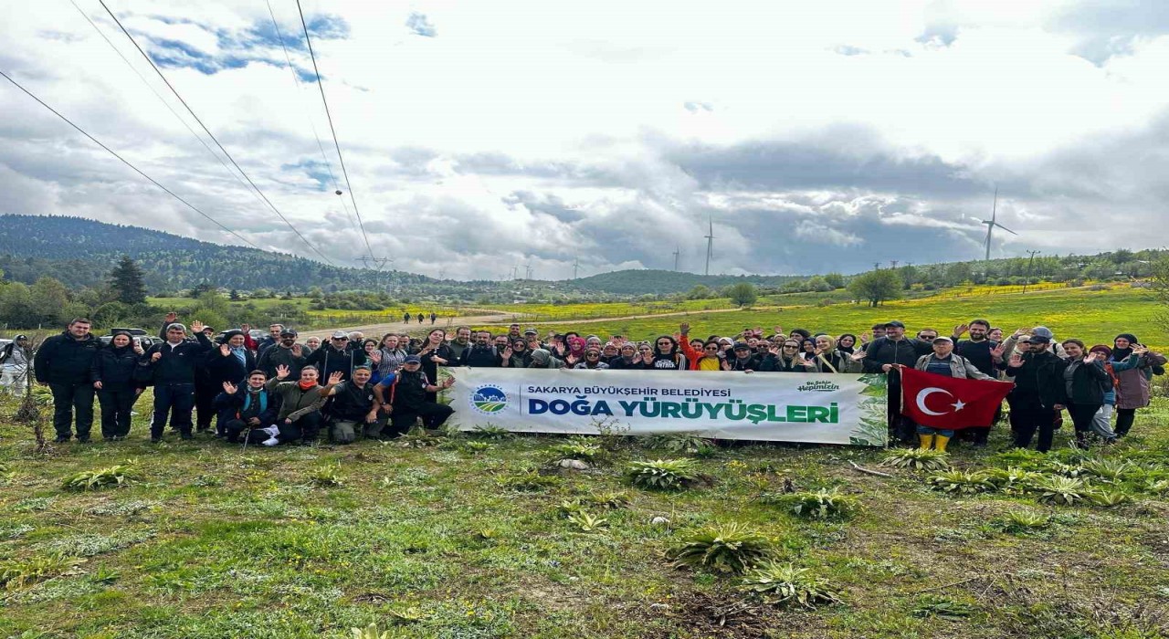Doğa tutkunları Karagölün eşsiz manzarasını adım adım keşfetti