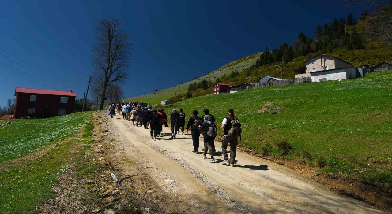 Doğa yürüyüşlerinde rota bu kez Dikmen Yaylasıydı