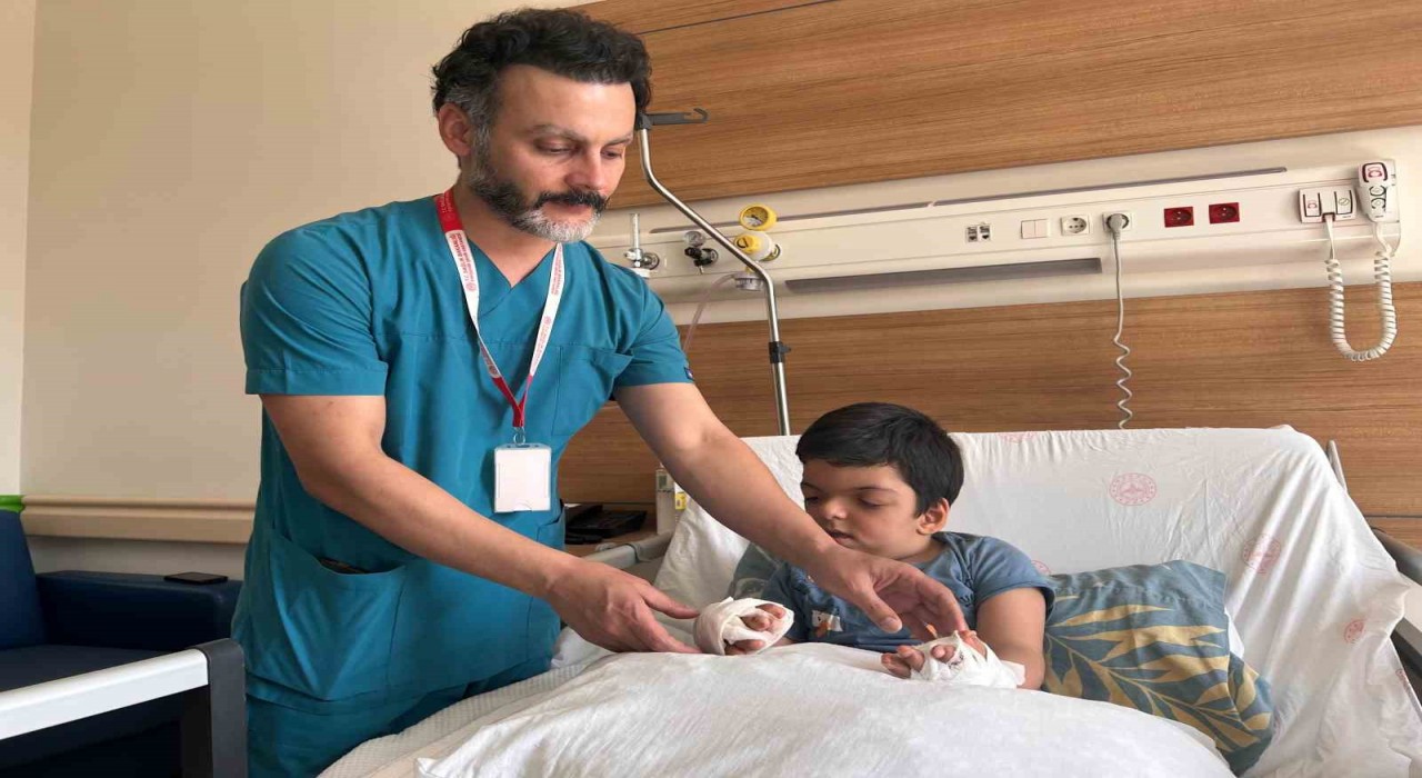 Doktorların ismini yeni duyduğu rahatsızlık Eskişehirde tedavi edildi, 10 parmağı açıldı