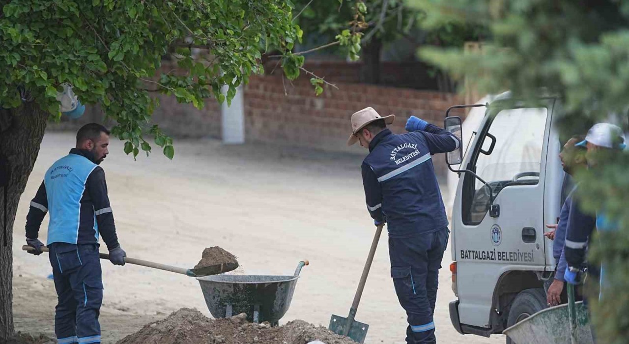 Dolamantepe Mahallesinde park ve yol düzenlemesi