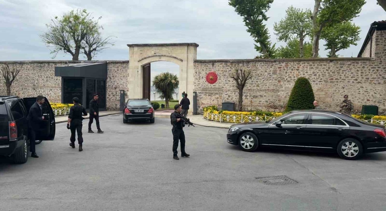 Dolmabahçede gerçekleşecek müzakere için heyetler giriş yaptı