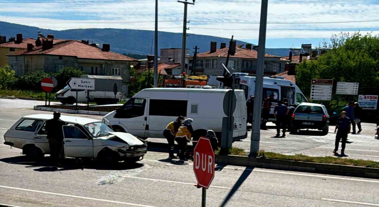 Domaniçte trafik kazası: 5 yaralı