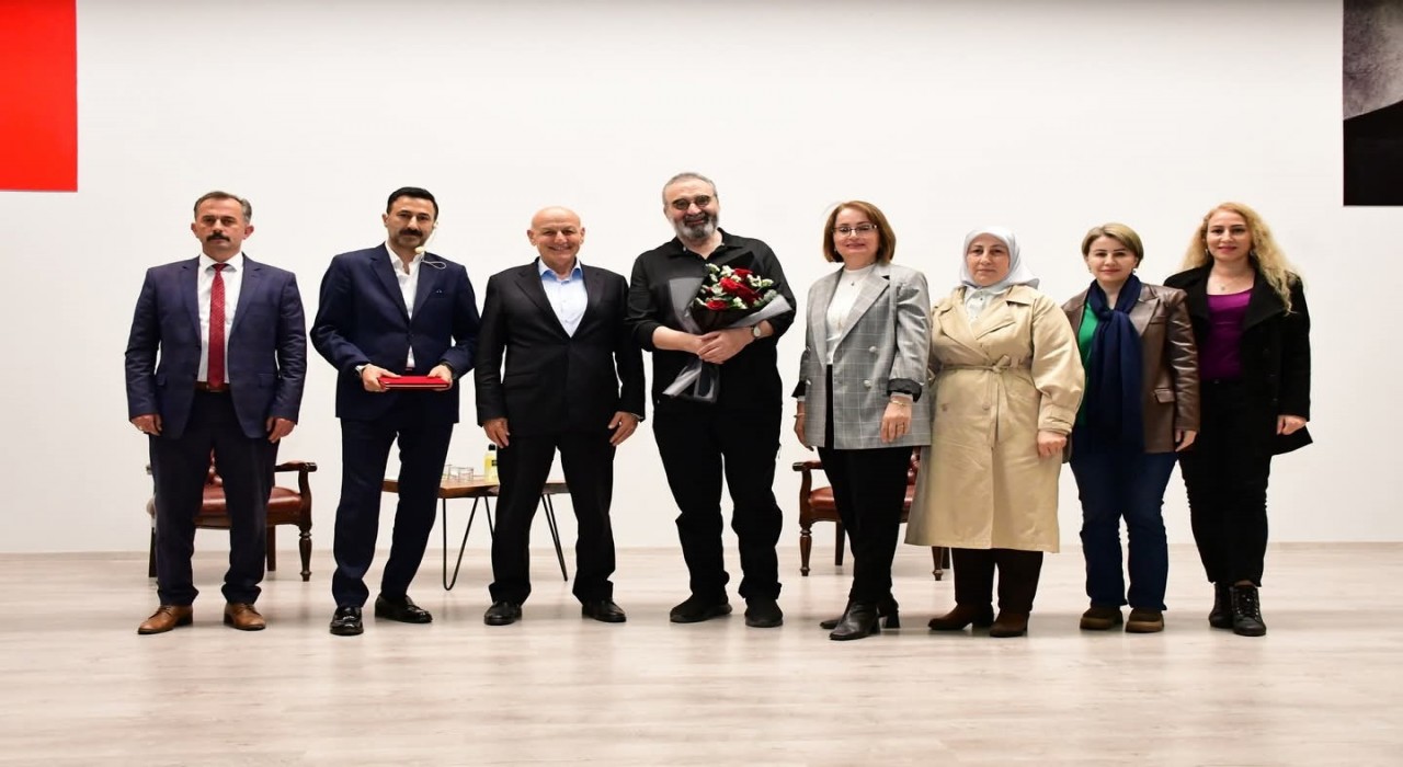 Dr. Senai Demirciden Termede Namaz Psikolojisi sunumu